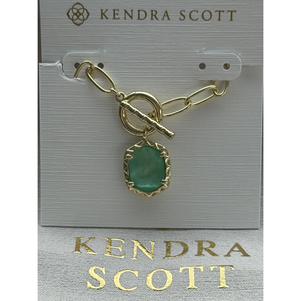Kendra Scott green necklace